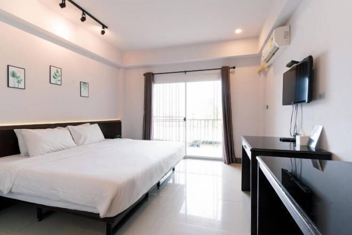 Desk, free WiFi, bed sheets