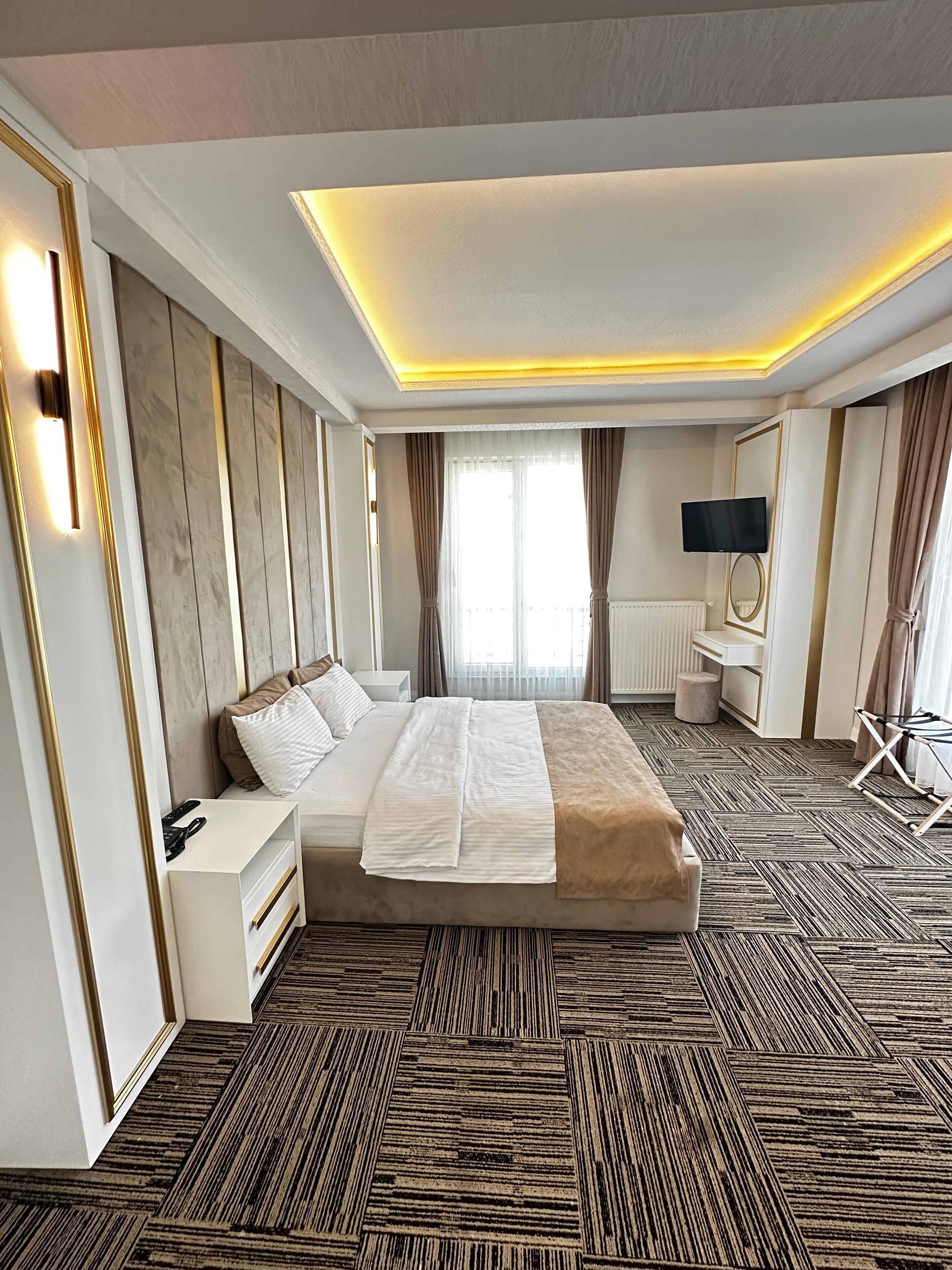junior suite, 1 bedroom, accessible, smoking | minibar, in-room safe, desk, soundproofing