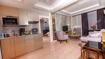 Luxury Condo, 1 Bedroom, Smoking, Sea View | Private kitchen | Electric kettle, eco-friendly cleaning products