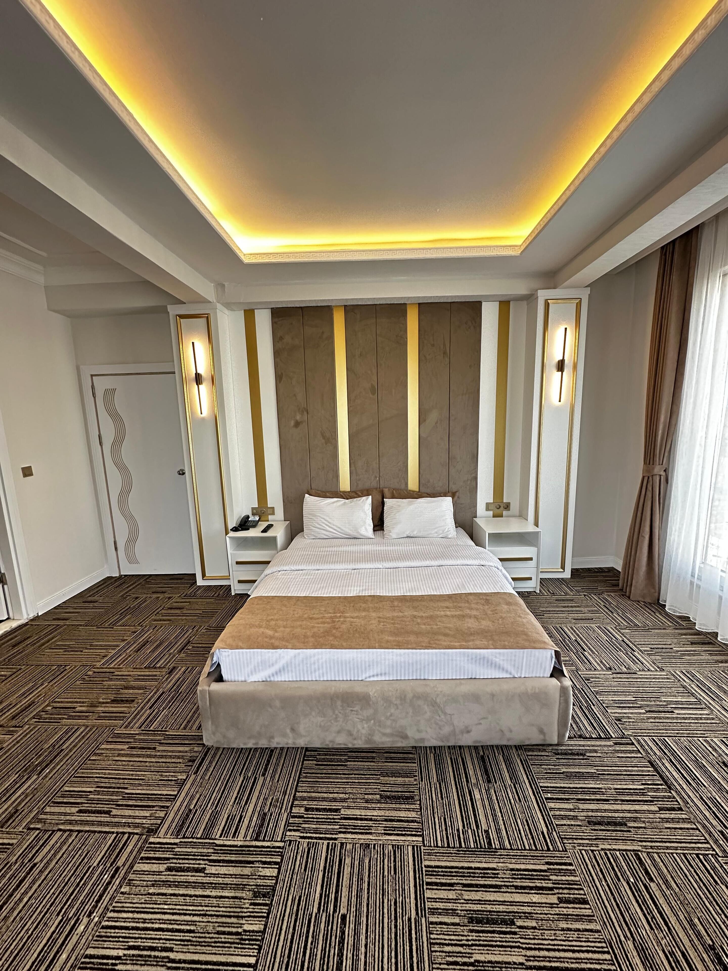 junior suite, 1 bedroom, accessible, smoking | minibar, in-room safe, desk, soundproofing