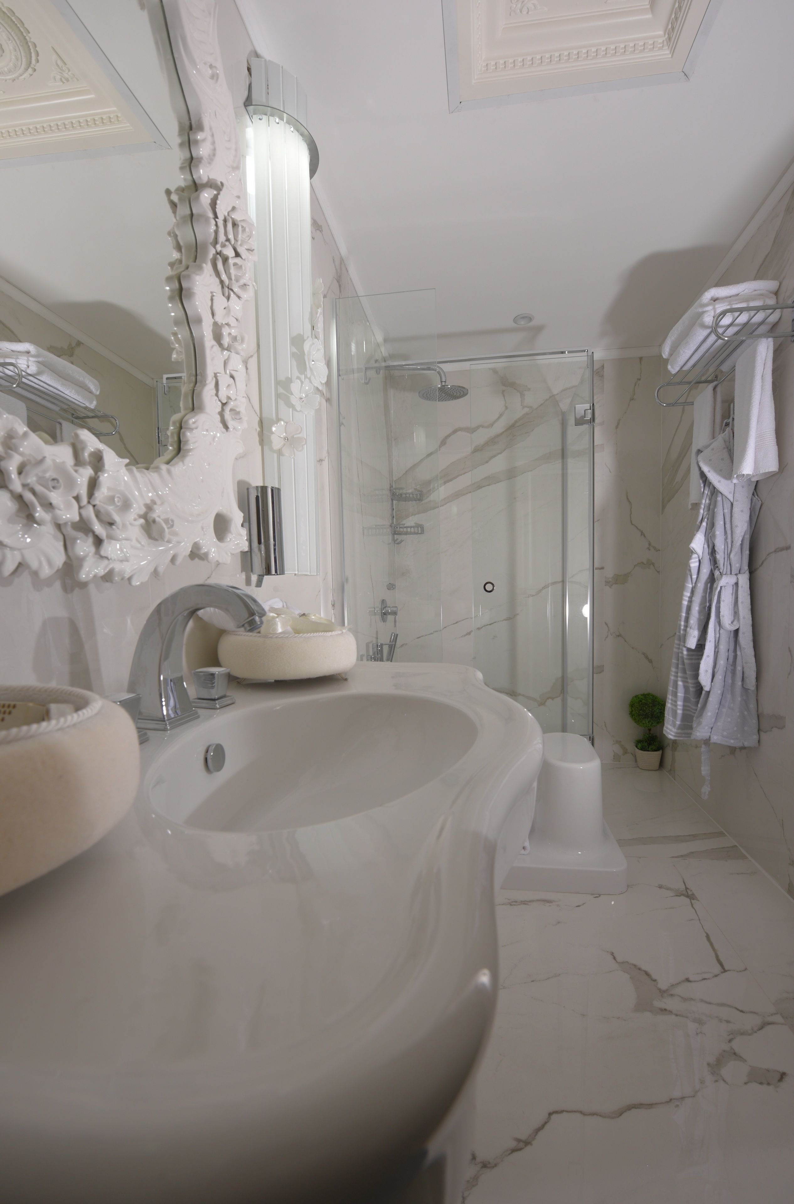 luxury condo, 1 bedroom, smoking, sea view | bathroom | shower, eco-friendly toiletries, hair dryer, slippers