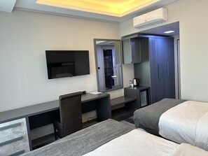 Family Room, 1 Bedroom, City View | Minibar, in-room safe, desk, soundproofing - My House Otel (Samsun)