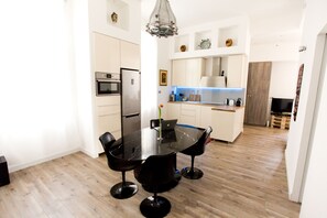 Mikrovågsugn, ugn, spishäll och diskmaskin