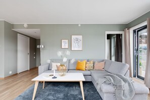 Three-Bedroom Apartment | Wohnzimmer