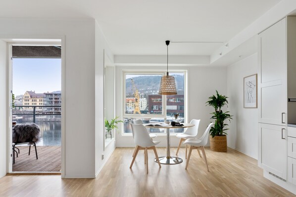 Two Bedroom Apartment Waterfront | In-room dining