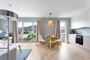 Three-Bedroom Apartment | Servicio a la habitación