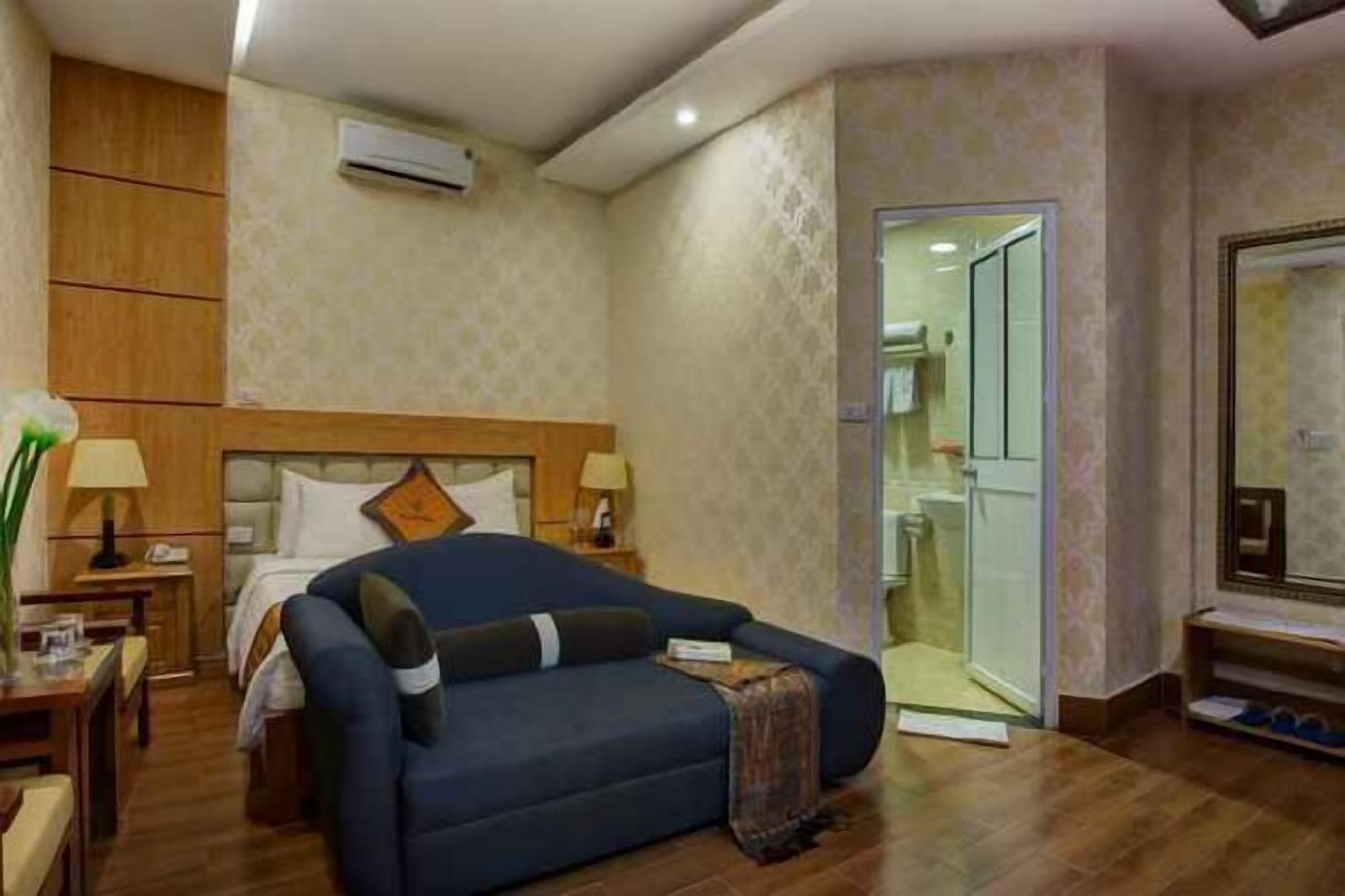 Minibar, in-room safe, desk, free WiFi