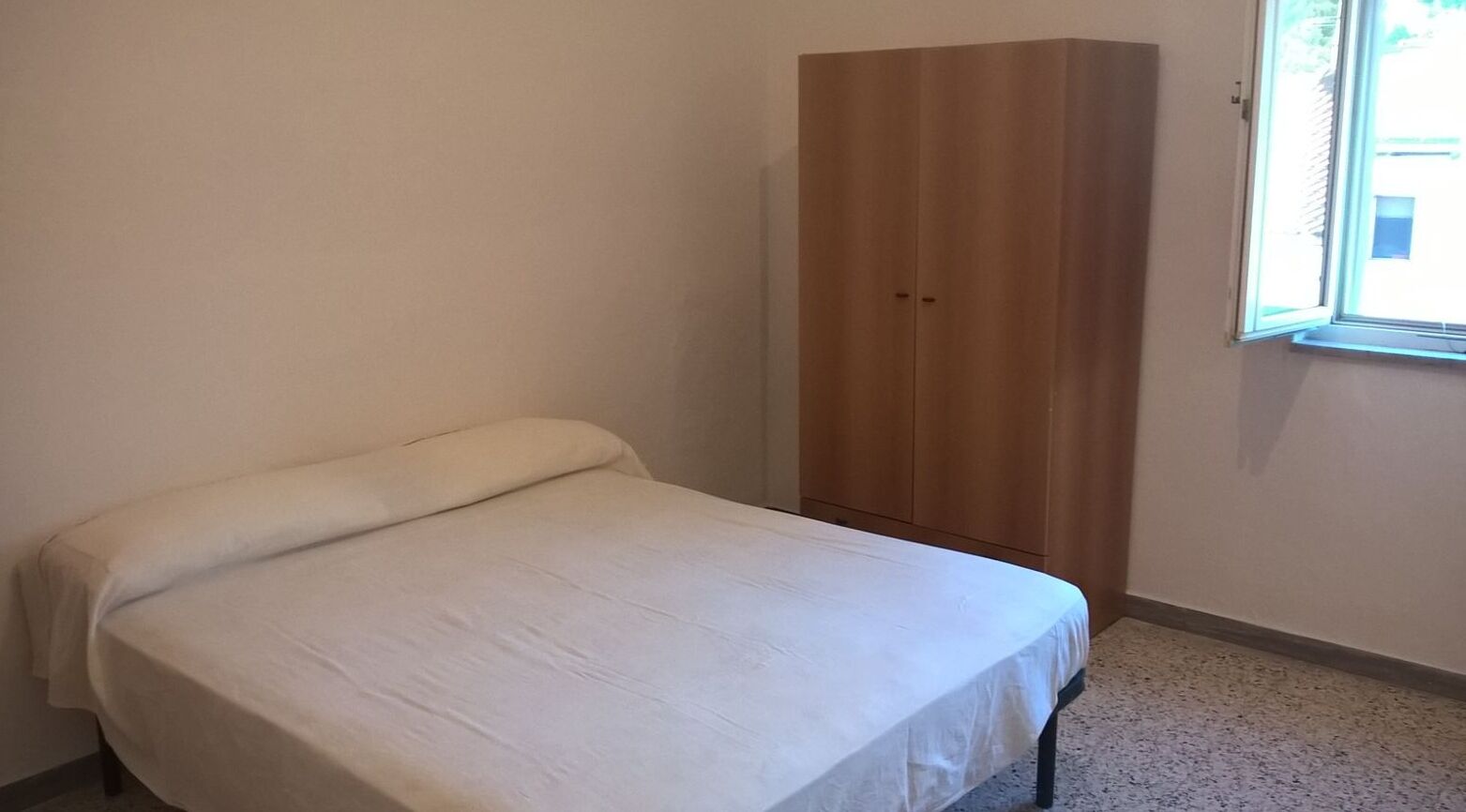 1 habitación, tabla de planchar con plancha, internet y ropa de cama 