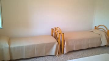 1 habitación, tabla de planchar con plancha, internet y ropa de cama
