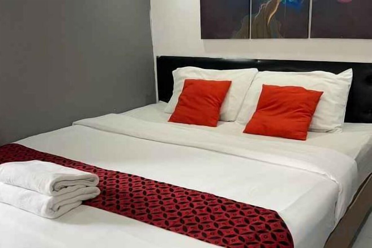 Soundproofing, free WiFi, bed sheets