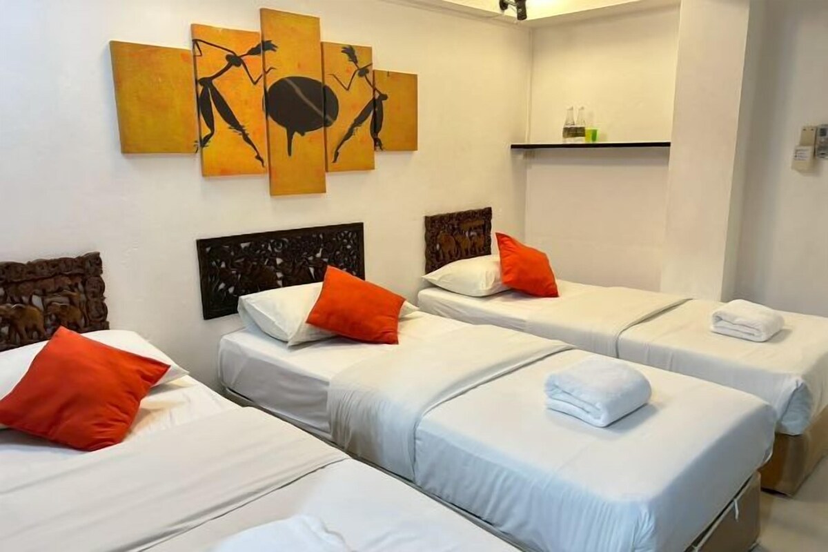 Soundproofing, free WiFi, bed sheets