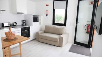 Apartment, 1 Bedroom, Balcony (1) | Private kitchenette | Stovetop, electric kettle, cookware/dishes/utensils
