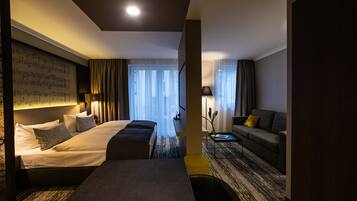 Comfort-Studio, 1 Schlafzimmer, Nichtraucher, Annex (Boardinghouse) | Wohnbereich | 49-Zoll-Flachbildfernseher mit Kabelempfang, Fernseher, Tablet-PC