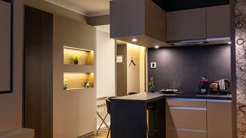 Comfort-Studio, 1 Schlafzimmer, Nichtraucher, Annex (Boardinghouse) | Wohnbereich | 49-Zoll-Flachbildfernseher mit Kabelempfang, Fernseher, Tablet-PC