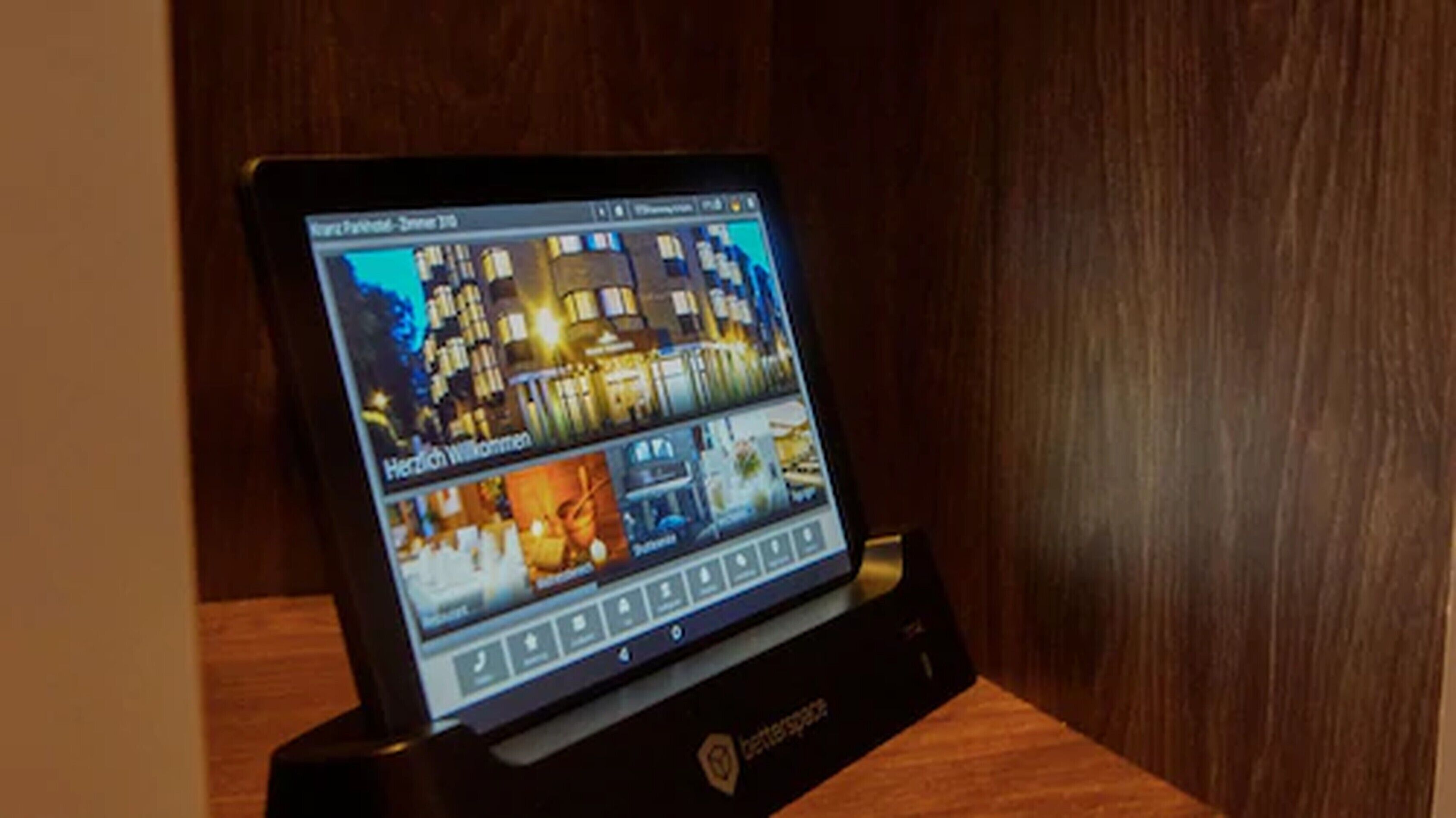 standard double room | premium bedding, in-room safe, desk, laptop workspace