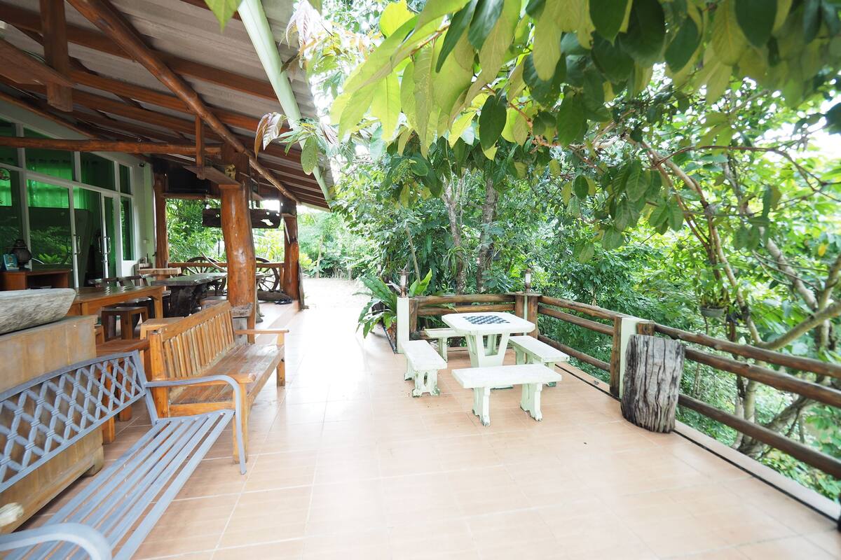 Family Room | Terrace/patio