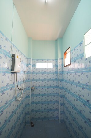 Wooden Villa  | Bathroom | Shower, free toiletries, towels - Pua Sabai Resort (Pua)