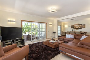 Smart TV, DVD player, foosball, table tennis