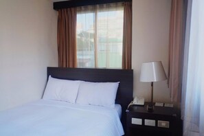 Blackout curtains, free WiFi, bed sheets - Onetel (Taipei)