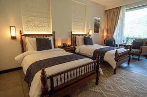 Deluxe Twin Room | Living area | TV
