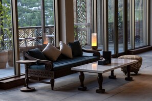 Free buffet breakfast - Hunza Serena Hotel (Karimabad)