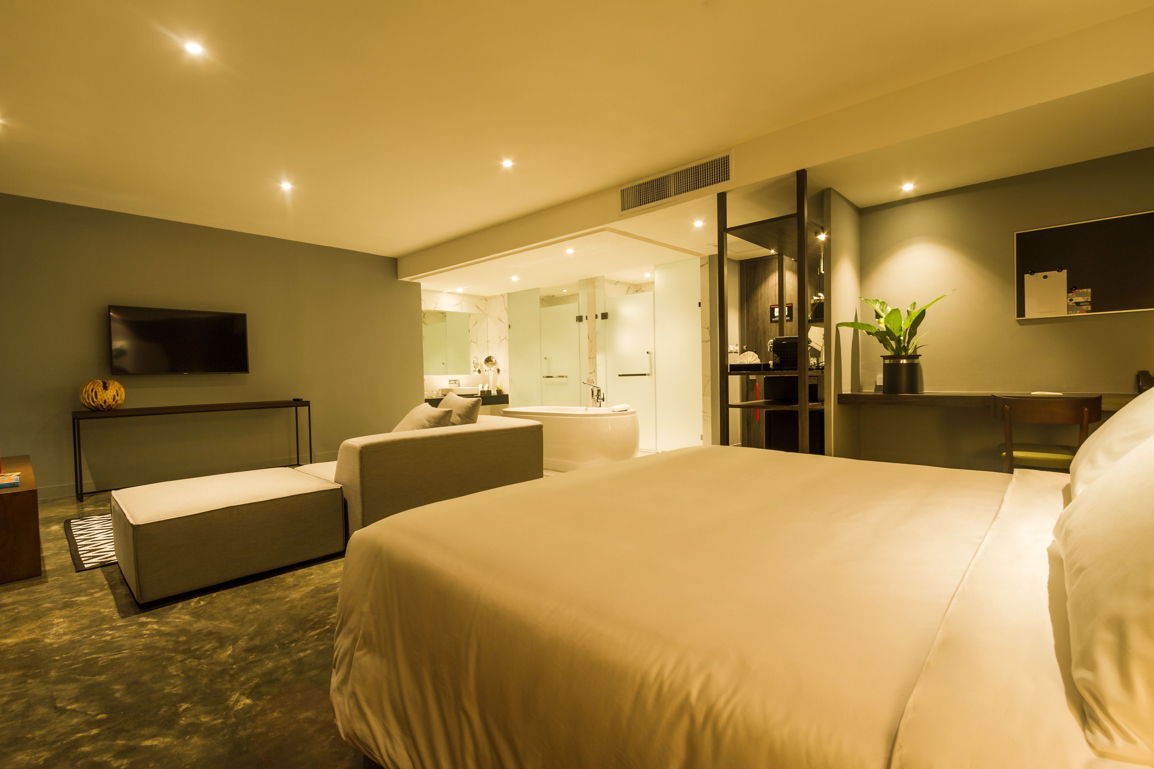 z suite | minibar, in-room safe, blackout curtains, soundproofing