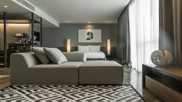 Z Suite | 1 bedroom, minibar, in-room safe, blackout curtains