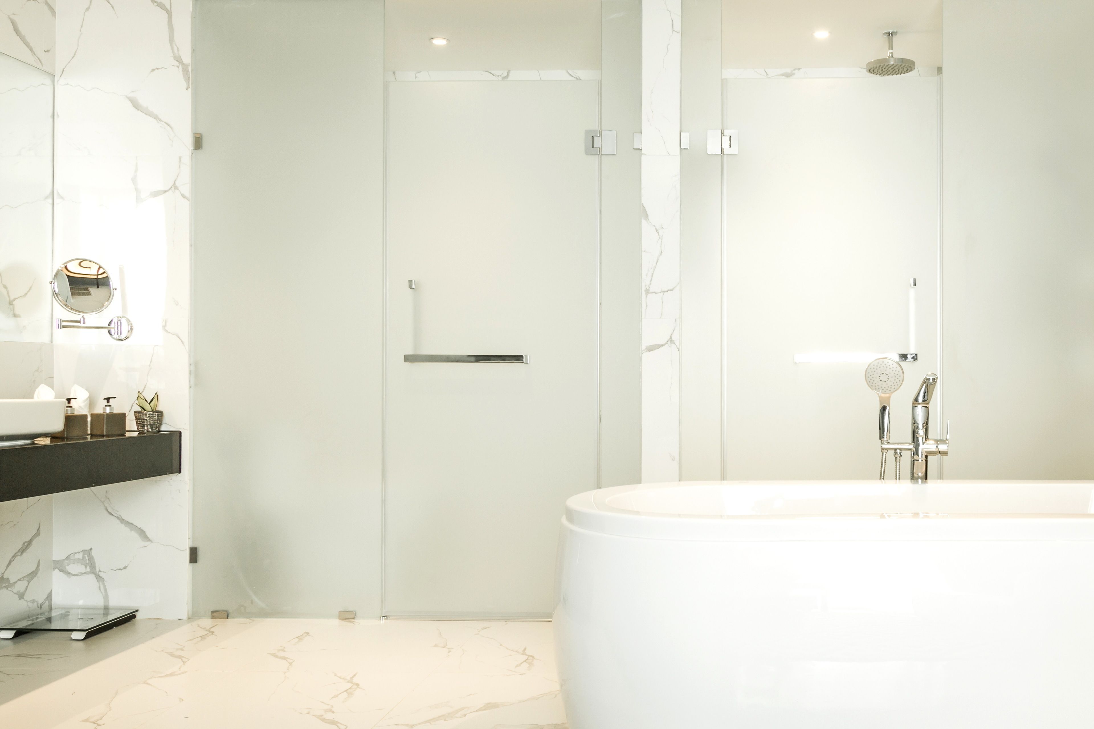 z suite | bathroom | bathtub, free toiletries, hair dryer, dressing gowns