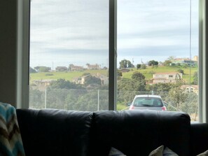 Interior - Luxury Pismo Beach condo close to shopping and mins drive to the beach. (Pismo Beach)