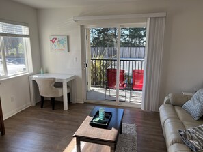 Smart TV, reproductor de DVD y libros 