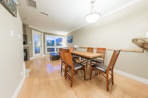 Dining - Vaulted Ceiling 2 Bedroom in Prime Location (Canmore)