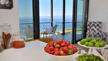 Family Suite | In-room dining