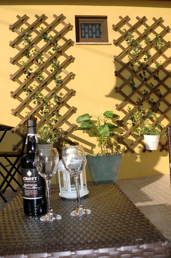 A table with a bottle of Croft Platinum Reserve wine, two wine glasses, and a potted plant.