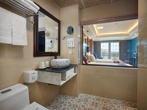 Baignoire et douche séparées, douche à « effet pluie »