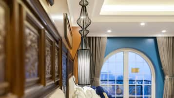 Premier Deluxe Family Room | Minibar, két bảo mật tại phòng, trang trí khác biệt