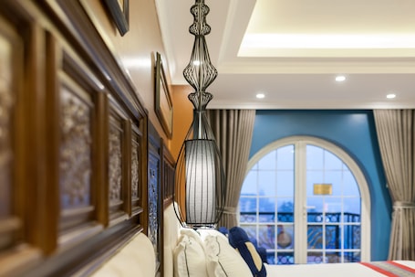 Premier Deluxe Family Room | Minibar, in-room safe, individually decorated, individually furnished