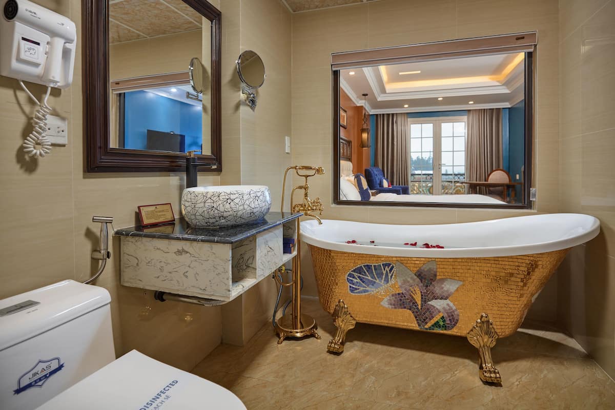junior suite | bathroom | separate bathtub and shower, rainfall showerhead, free toiletries