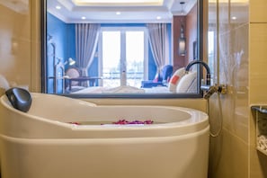 Junior Suite | Deep-soaking bathtub