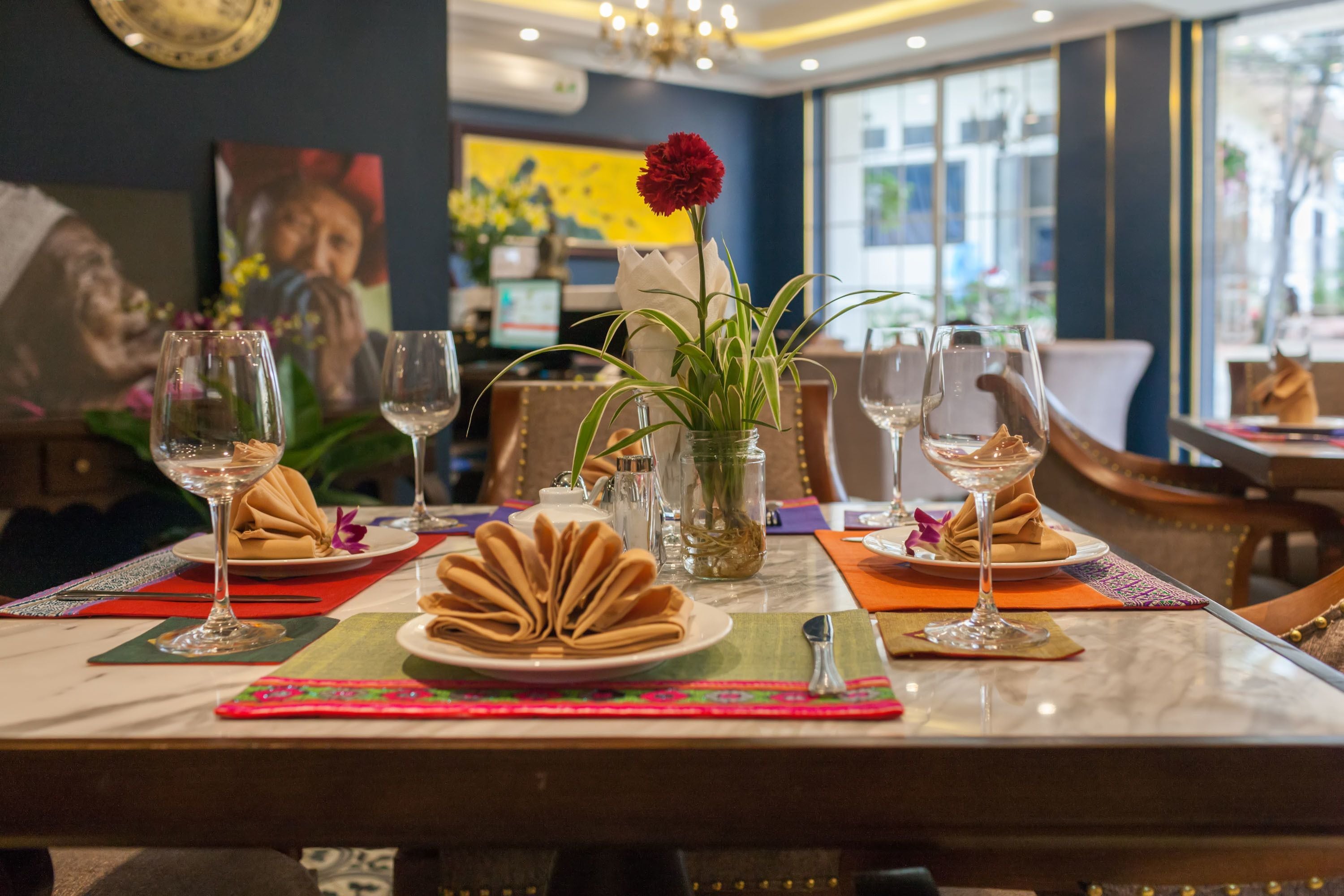 breakfast, lunch, dinner served; local and international cuisine