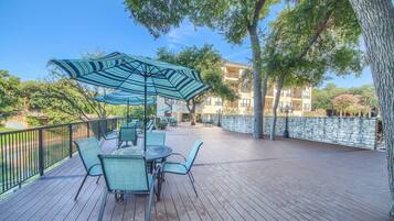 Condo, 2 Bedrooms | Property grounds