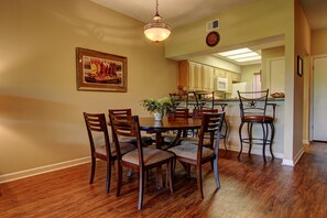 Condo, 2 habitaciones | Restaurantes