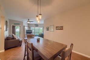 Condo, 2 Bedrooms | Dining