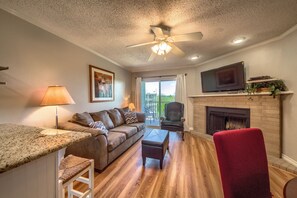 Condo, 2 Bedrooms | Living area