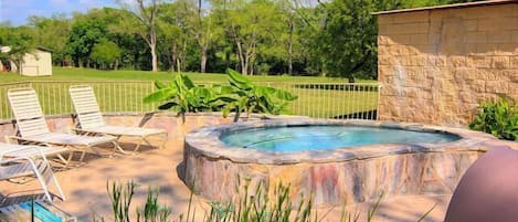 Outdoor spa tub