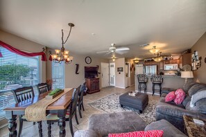 Condo, 2 Bedrooms | Living area