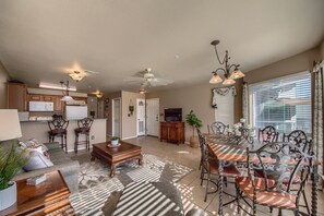 Condo, 2 Bedrooms | Dining