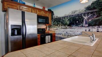 Condo, 1 Bedroom | Private kitchen | Fridge, microwave, oven, stovetop