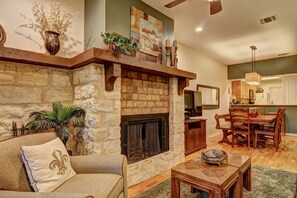 Leilighet, 3 soverom | Peis