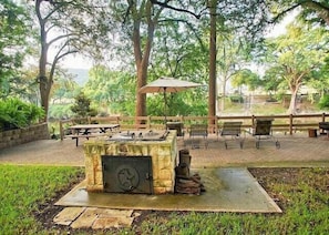 House, 4 Bedrooms | Property grounds