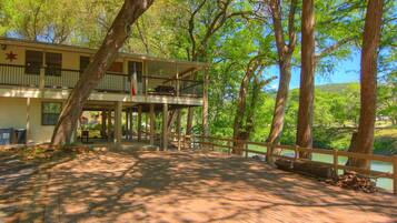 House, 4 Bedrooms | Property grounds